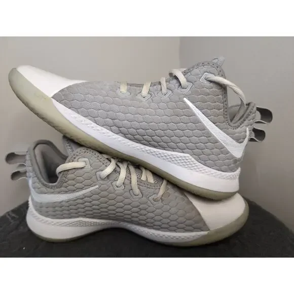 Nike LeBron Witness 3 330 Akron athletic basketball shoes 2018 sz 8.5 - Picture 5 of 10